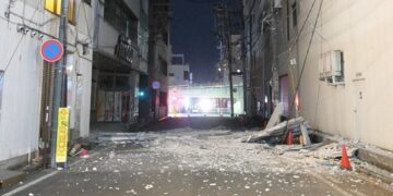 7.3-Magnitude Quake Hits East Japan