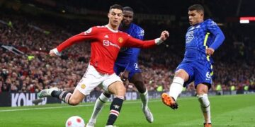 ‘Win Trophies’ – Roy Keane Jibes Manchester United Over Links With Departing Chelsea Star