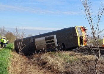 Hungary: Five Dead As Van Crashes Into Train