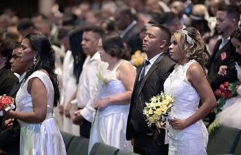 Fifty Brazilian Couples Share A Wedding Day