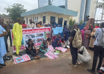 Nigeria: Frustrated Family Members Of Abuja-Kaduna Train Kidnap Victims Block Transport Ministry Entrance