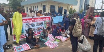 Nigeria: Frustrated Family Members Of Abuja-Kaduna Train Kidnap Victims Block Transport Ministry Entrance