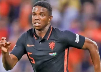 Manchester United Complete First Summer Signing