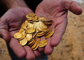 Zimbabwe To Introduce Gold Coins As Local Currency Tumbles