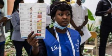 Ruling party takes early lead in Angolan elections