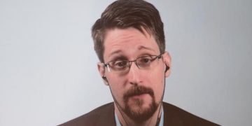 Putin Grants Russian Citizenship To US Whistleblower