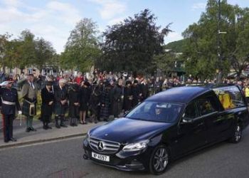 Queen Elizabeth’s Coffin Departs Balmoral, Commences Procession to Edinburgh