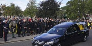 Queen Elizabeth’s Coffin Departs Balmoral, Commences Procession to Edinburgh