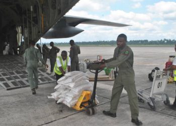 Flood: Nigeria’s Air Force Airlifts Relief Materials To Affected Communities In Bayelsa