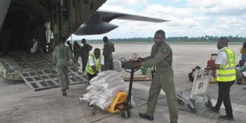 Flood: Nigeria’s Air Force Airlifts Relief Materials To Affected Communities In Bayelsa