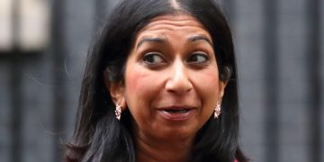 UK: Immigration Minister Pushes For Deportation Plan Of Asylum-Seekers To Rwanda