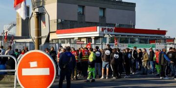 France Orders Striking Fuel Refinery Employees Back To Work