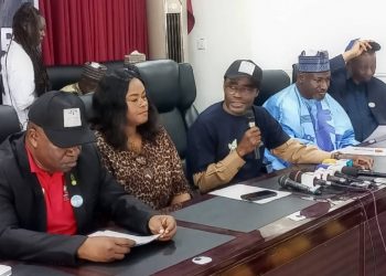 World Sight Day: Experts Warn Against Excessive Make-Up, Eyelashes