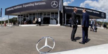 Mercedes-Benz To Sell Shares In Russian Subsidiaries To Local Investor