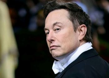 Chaos Deepens As Key Twitter Executives Resign