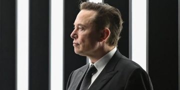 Musk Says Twitter Won’t Resume Paid Verification Until “Significant Impersonations” Stop