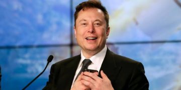Elon Musk Polls Twitter Users If He Should Step Down As CEO