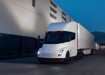 Tesla Delivers First Semi Truck Without Update On Output