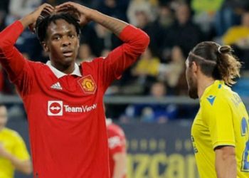 Manchester United Slump To Mid World Cup Clash Defeat