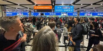 UK: Authorities Urge Passengers To Reconsider Plans As Airport Workers Insist On Strike