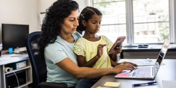 Spain Initiates Bill To Grant Working Parents More Leave Time For Kids