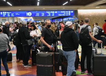 US Flight Cancellations Reaches 2,800 As Christmas Draws To A Close