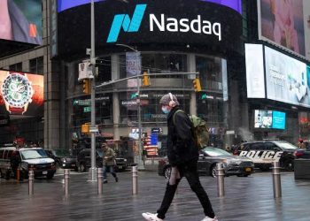 Apple And Tesla: Tech Shares Tumble Amid Supply Issues