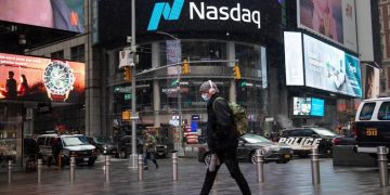 Apple And Tesla: Tech Shares Tumble Amid Supply Issues