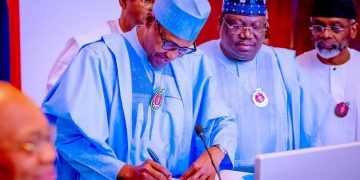 Nigeria: President Buhari Signs 2023 Budget Of N21.83trn