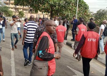 Nigeria Polls: Anti-graft Officials Storm Presidential Candidate’s Polling Unit In Lagos