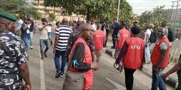 Nigeria Polls: Anti-graft Officials Storm Presidential Candidate’s Polling Unit In Lagos