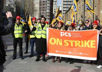 UK Passport Workers Commence 5-Week Strike Over Pay