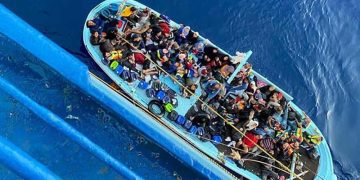 Egypt: Naval Forces Rescue 24 Tourists, 11 Crew As Boat Capsizes In Red Sea