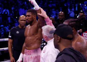 Joshua Punches Down Franklin, Wins Heavyweight Bout