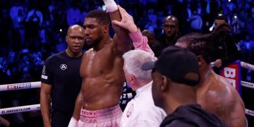 Joshua Punches Down Franklin, Wins Heavyweight Bout