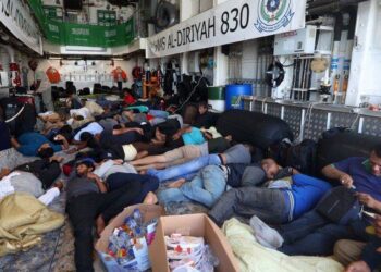 Thousands Fleeing Sudan Stuck On Red Sea Shore