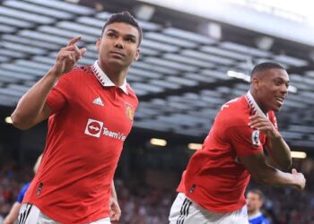 Man United Whip Chelsea, Seal Champions League Spot