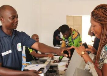 Amidst Technical Hiccups, Surging Crowds, Togolese Register To Vote