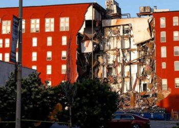 US: 8 Rescued As Iowa Building Partially Collapses