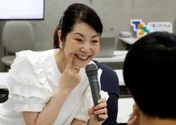 After Prolonged Use Of Masks, Japanese Pay $55 Per Hour To Learn How To Smile Again