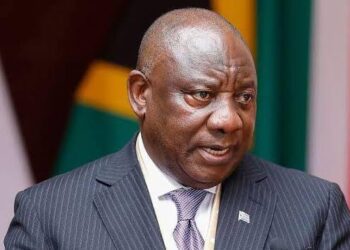 SA Gives Zimbabweans 6 Months Extension To Regularise Work Permits