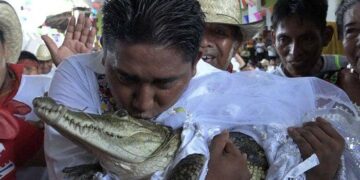 Mexican Mayor Marries Alligator-like Creature Called ‘Princess Girl’
