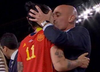 Spanish FA President ‘In Soup’ For Kissing Female World Cup Player 
