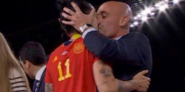 Spanish FA President ‘In Soup’ For Kissing Female World Cup Player