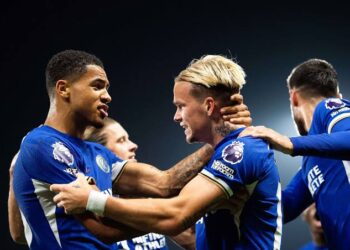 Chelsea, Man Utd Pull Rare Premier League Wins