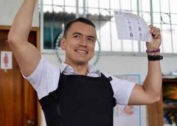 Ecuador: 35-Year-Old Banana Tycoon Becomes Youngest President