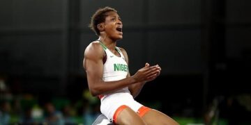 Nigeria’s Commonwealth Wrestling Champion, Adekuoroye, Weeps As Mum Dies
