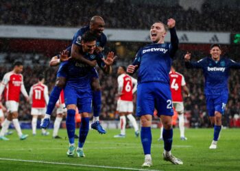 Arsenal Suffer Shock Defeat, Slump To Second On EPL Table