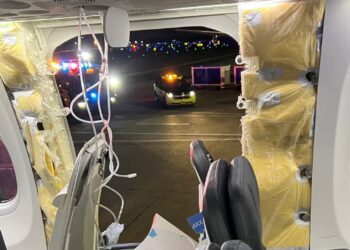 Alaska Airlines Plane Issued Warnings Days Before Mid-Air Blowout - Investigators