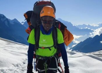 Kenyan Climber's Family Opts To Leave His Body On Everest